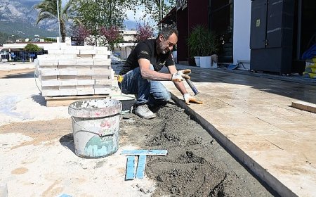 Cumhuriyet Meydanı’nda çalışmalar devam ediyor 