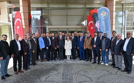 Başkan Zeyrek, Manisa Ağrılılar Derneği üyeleri ile bir araya geldi