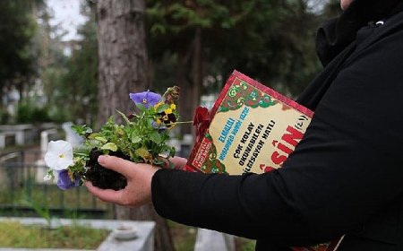 İnegöl Belediyesi’nden Ramazan Bayramı Arifesinde Mezarlıklarda Çiçekli Hediye