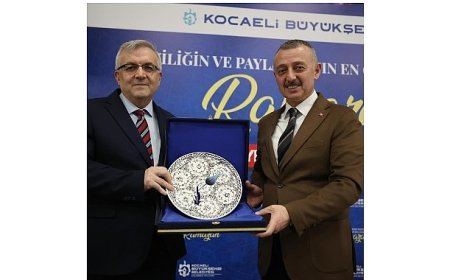 Büyükakın, Fransa dönüşü  sağlık çalışanlarıyla iftar yaptı