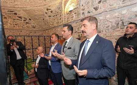 Başkan Zeyrek, Kadir Gecesi’nde Kula’da Gönül Sofrasına Katıldı