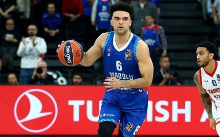 Anadolu Efes Spor Kulübü, Turkish Airlines EuroLeague’in 25. Yılına Özel 90’lar Nostalji Forması ile Parkeye Çıktı