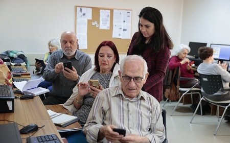 Konak’tan ileri yaştakilere akıllı telefon kullanma kursu   