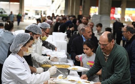 Başkan Aydın bin kişiyle aynı anda iftar verdi