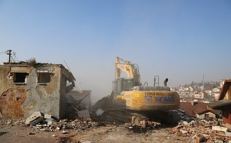 Cedit’te 7 bina daha yıkıldı