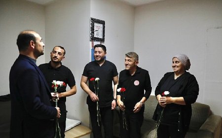 Tıp Bayramı’nda Sağlık Çalışanlarına Karanfil Dağıtıldı