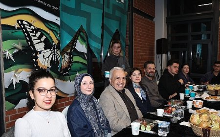 Başkan Şadi Özdemir üniversite öğrencileriyle sahurda buluştu