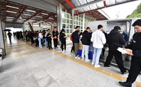 İzmir’de öğrencilerin yanında Büyükşehir var