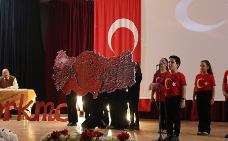 İstiklal Marşı’nın yazarı Milli Şairimiz Mehmet Akif Ersoy, İstiklal Marşı’nın kabulünün 104’üncü yılında Aliağa’da düzenlenen programla anıldı.