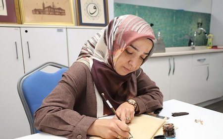 Hüsn-i Hat ile kalemin dilini konuşturuyorlar