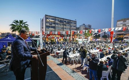 Başkan Tugay’dan iftar sofrasında dayanışma mesajı “Birlik ve beraberlik olduktan sonra her şeyin üstesinden geliriz”