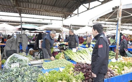 Burhaniye Belediyesi Zabıta Ekipleri Pazar Denetimlerini Sürdürüyor