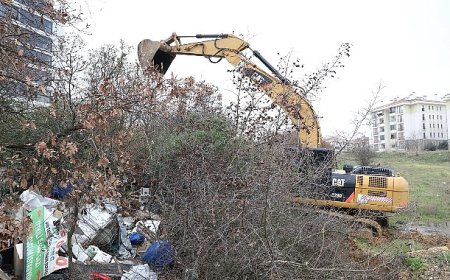 Nilüfer Belediyesi Balkan Mahallesi’nde kaçak barakaları yıktı