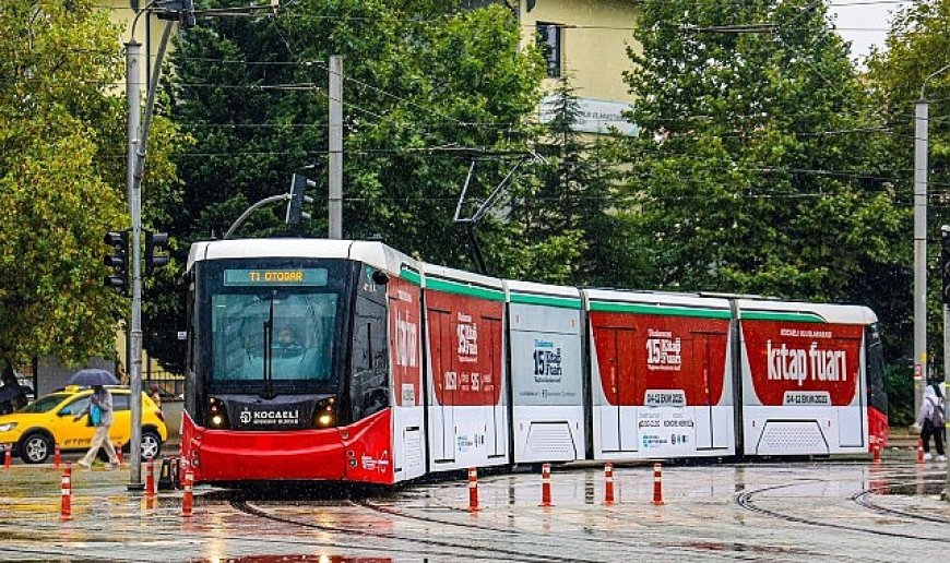 Tramvaylar Kitap Fuarı’na özel giydirildi