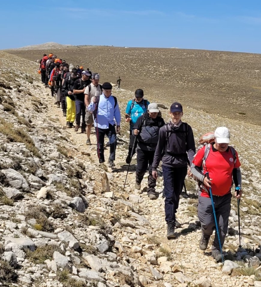 Bursalı dağcılar ‘Zafer’i zirvede kutladı