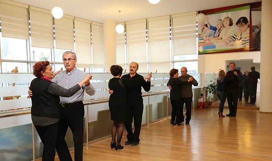 Karşıyaka Belediyesi’nden ücretsiz salon dansları kursu