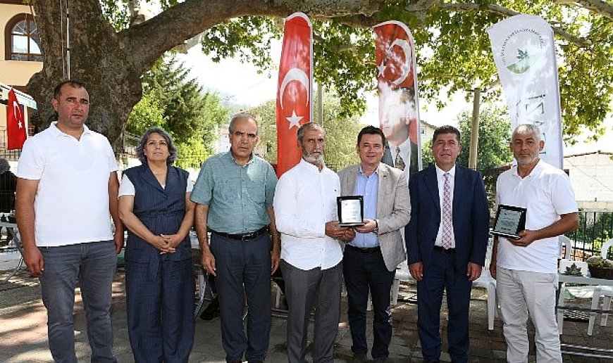 Osmangazi’nin gönüllü temizlik elçilerine teşekkür plaketi