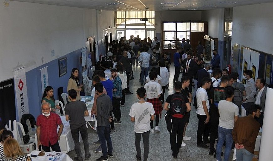 Ege Meslek Yüksekokulu geniş program yelpazesiyle yeni öğrencilerini bekliyor