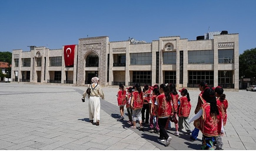 Konya’da 3 Bin Öğrenci 6 Tarihi Mekânda 6 Tarihi Karakteri Tanıyor