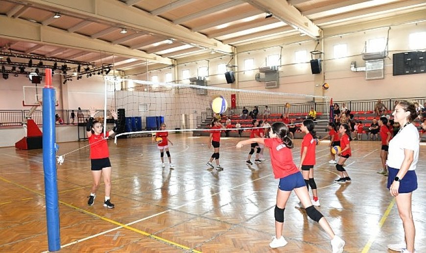 Çiğli’de 7’den 70’e binlerce kursiyerle yaz boyu spor coşkusu