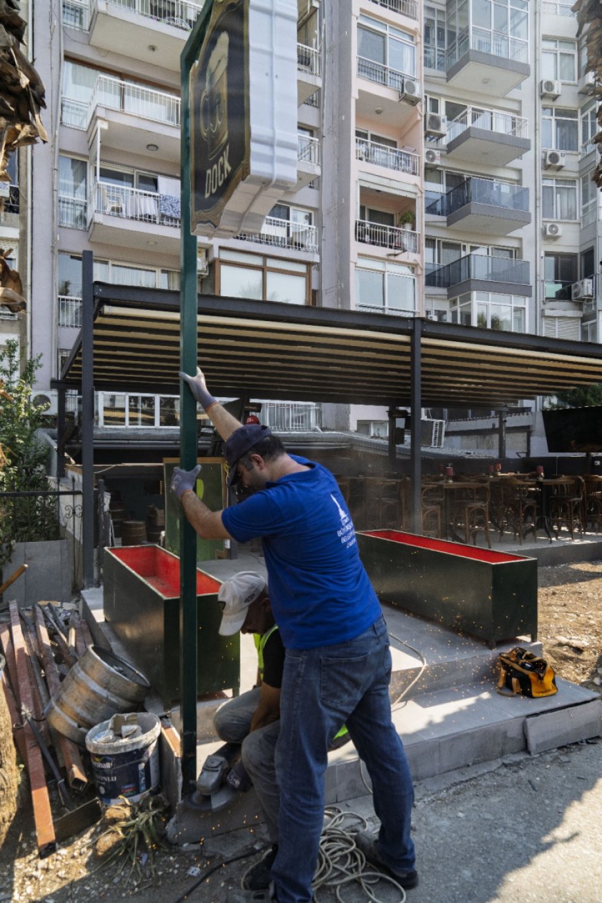 İzmir’de zabıta ve esnaf el ele… Yeşile geri dönüş başladı