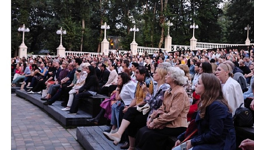 Kocaeli Şehir Tiyatroları, Dünya sahnesinde