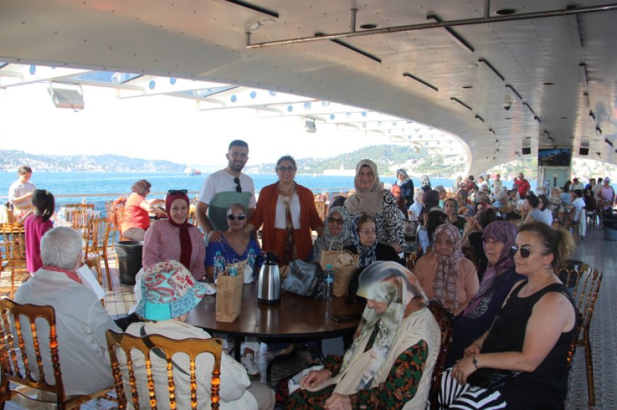 Darülaceze sakinlerinin İstanbul’da Boğaz keyfi