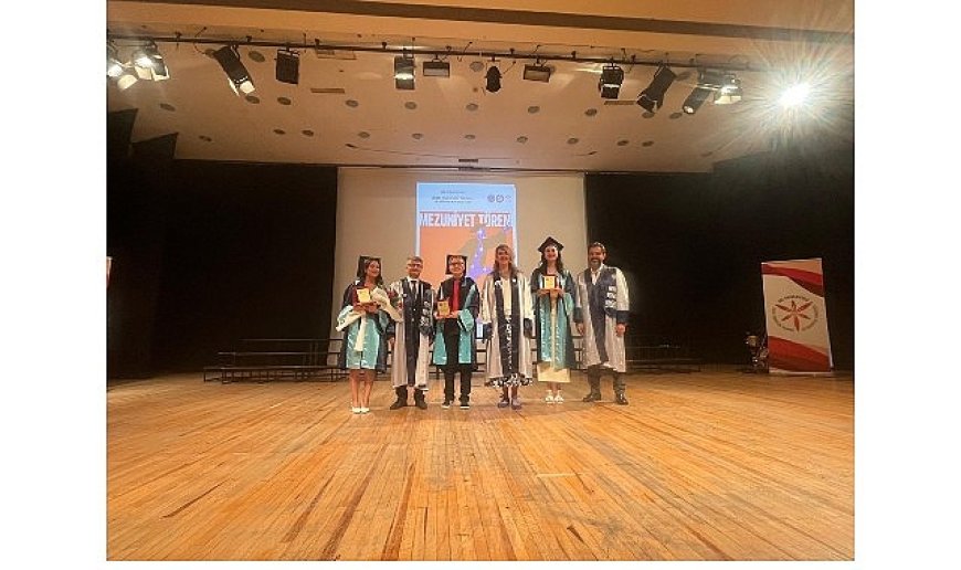 EÜ Güzel Sanatlar Tasarım ve Mimarlık Fakültesi mezunlarını sektöre uğurladı