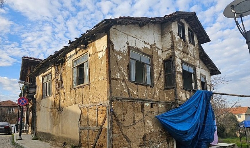 Gölcük’te Korunması Gereken Kültür Varlığı Binanın Restorasyonu Devam Ediyor