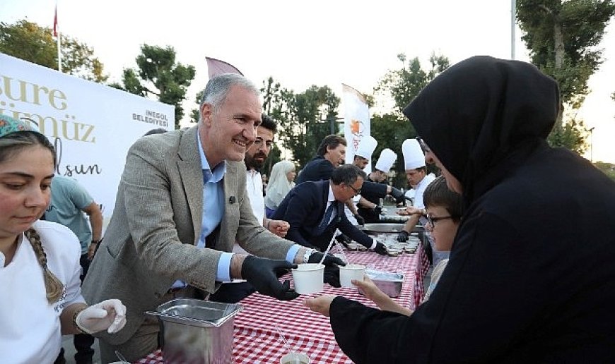 İnegöl’ün Yeni Meydanında Aşure Kazanları Kaynadı