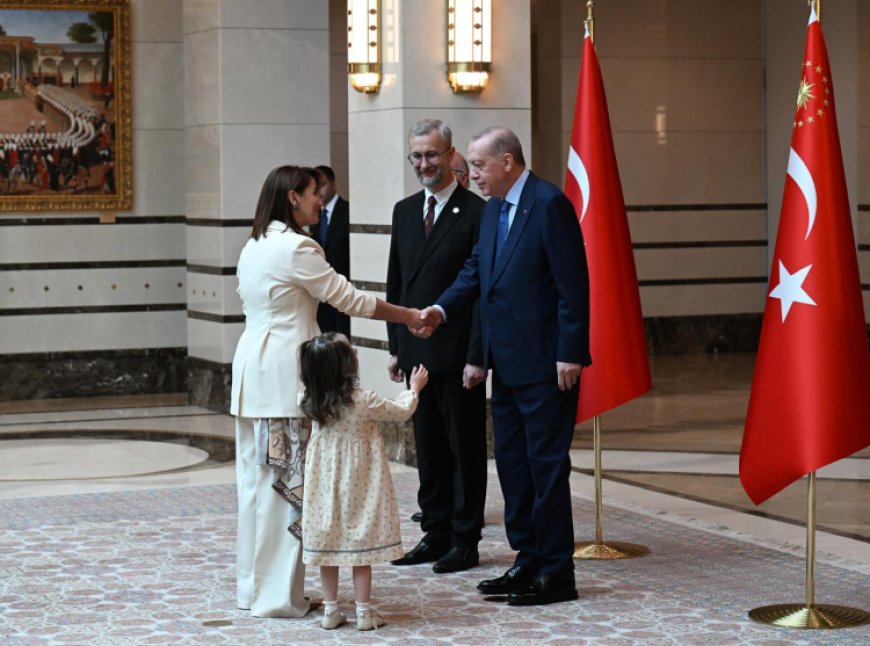 Büyükelçilerden Cumhurbaşkanı Erdoğan’a güven mektubu… Külliye’de diplomatik görüşmeler