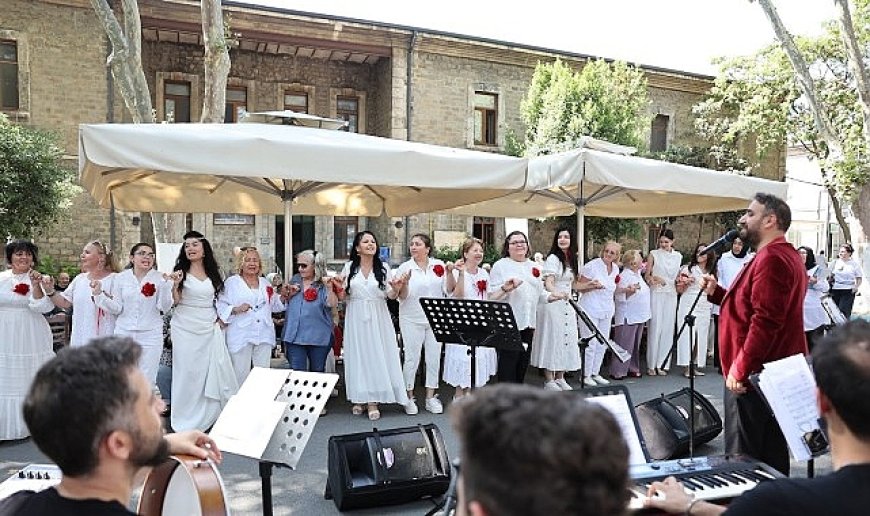 Bağcılar Belediyesi Türk Halk Müziği Korosu’ndan Darülaceze’de Anlamlı Konser