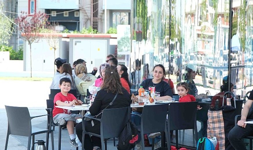 İzmit’in kalbi bu meydanda atıyor