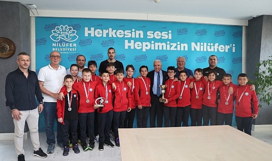 Başkan Şadi Özdemir başarılı sporcuları ağırladı