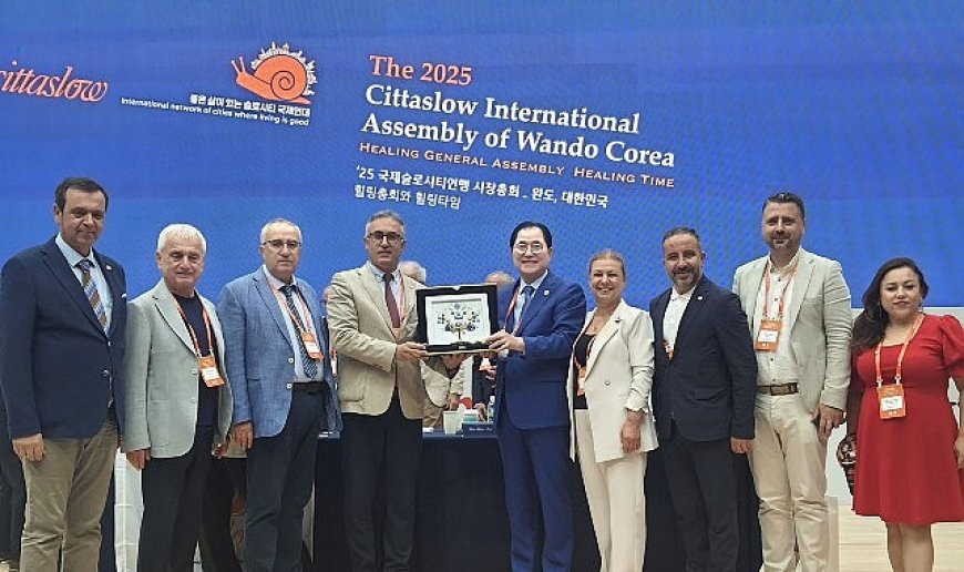 Cittaslow Fikir Maratonu ödülü Başkan Böcek’e takdim edildi
