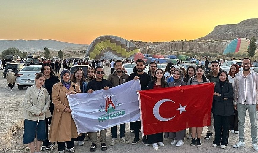 Finallerin Bitimiyle Üniversite Öğrencilerine Balon Seyri Etkinliği