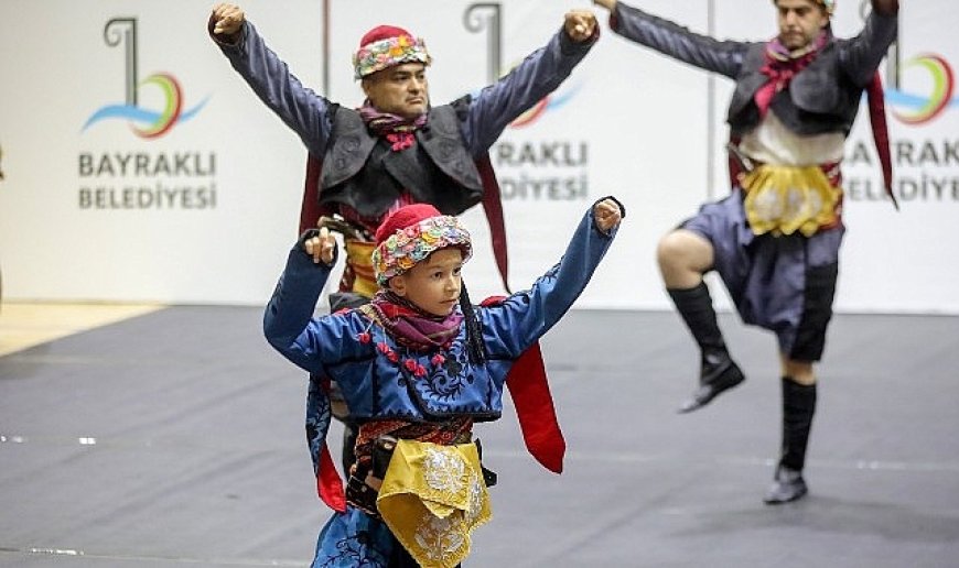 Bayraklı’da halk dansları gösterisi nefes kesti