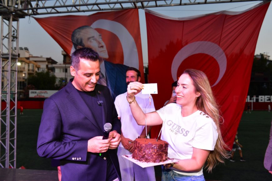 İzmir Çiğli müziğe ve dansa doydu