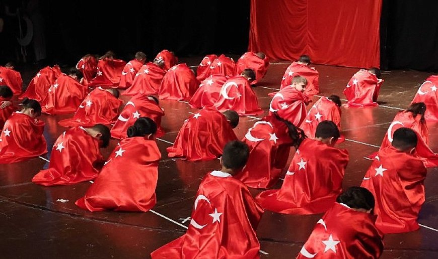 208 öğrenci kep fırlatıp mezun oldu