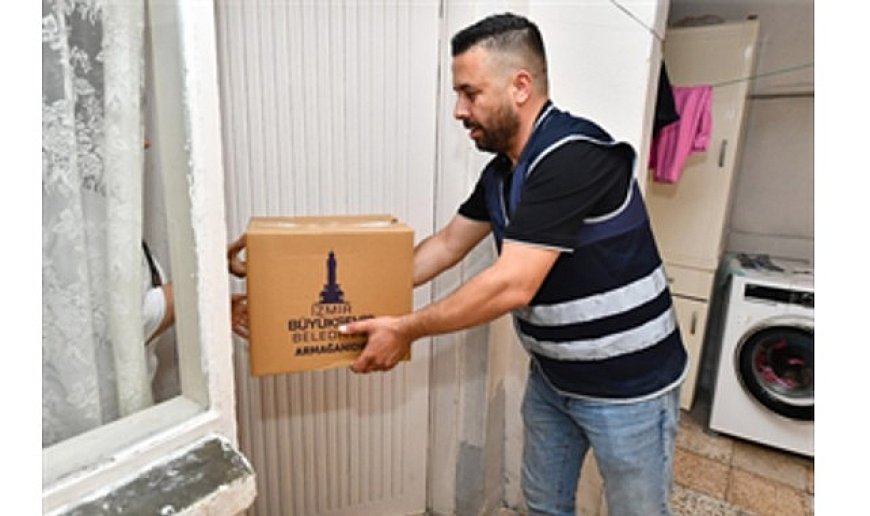 İzmir’de ihtiyaç sahipleri ve emekliler unutulmadı
