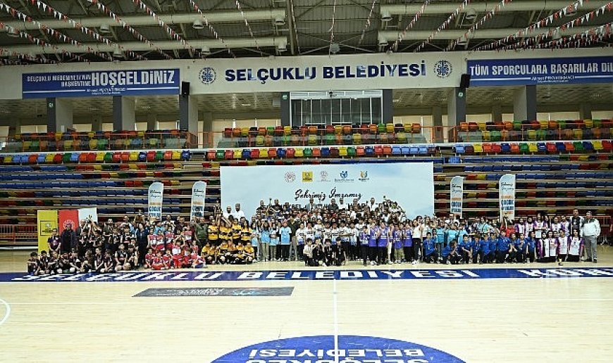 Konya Büyükşehir Geleneksel Çocuk Oyunları İl Finalinde Başarılı Öğrencilere Ödülleri Verildi