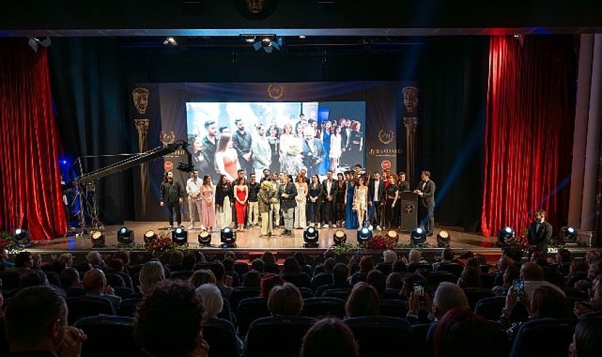 Bedia Muvahhit Tiyatro Ödülleri’nde Manisa Büyükşehir’e Büyük Onur