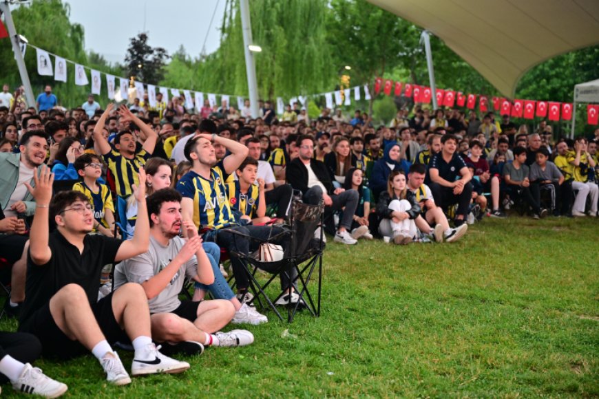 Manisalılar finali Başkan Zeyrek’le izledi