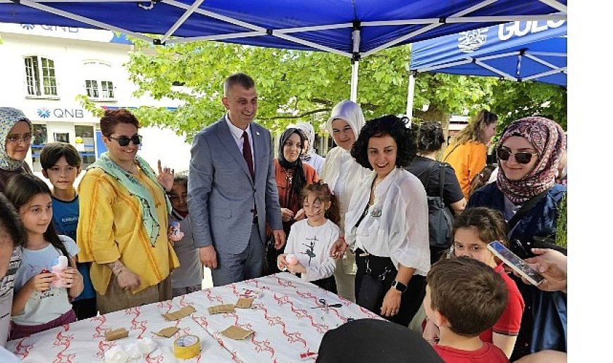 Gölcüklü Çocuklar elleriyle Annelerine Hediye Yaptı