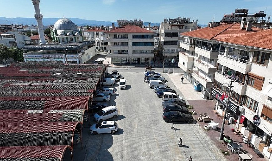 Akçay Mahallesi’nde Kapalı Pazaryeri Çevresi Yenilendi