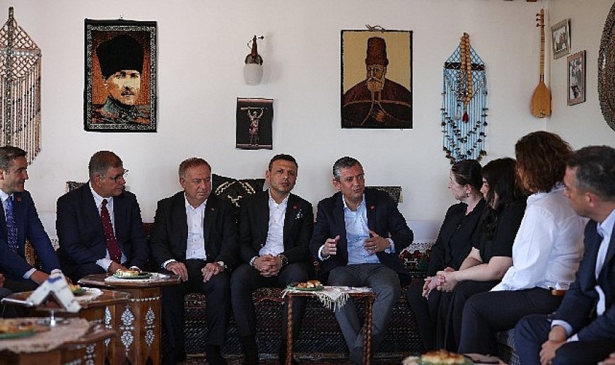 Başkan Tugay, İstanbul’da CHP Genel Başkanı Özgür Özel ile bir araya geldi