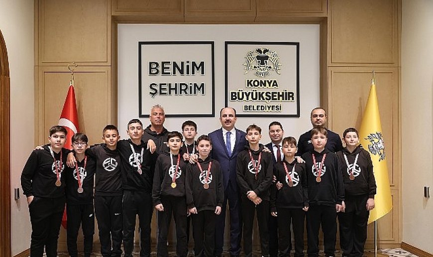 Başkan Altay Okullar Arası Voleybol Şampiyonalarında Dereceye Giren Öğrencileri Tebrik Etti