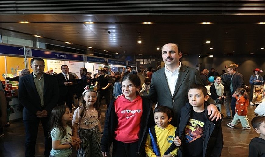 Başkan Altay Çocuk Kitap Günleri’nin Son Gününde Çocukların Coşkusuna Ortak Oldu