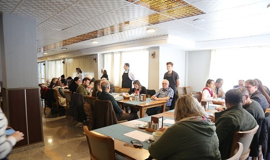 Akıncılar Huzurevi Sakinleri Liseli Aşçılarla Yemek Yarışması Yaptı