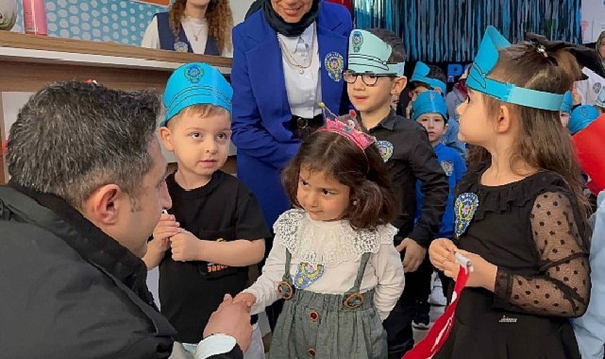 Anne Şehir’de polislere sürpriz kutlama